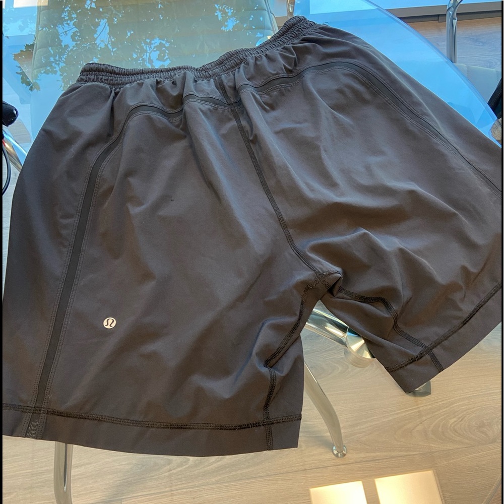 Lululemon black grey trim sz xxl EUC Pacebreaker shorts